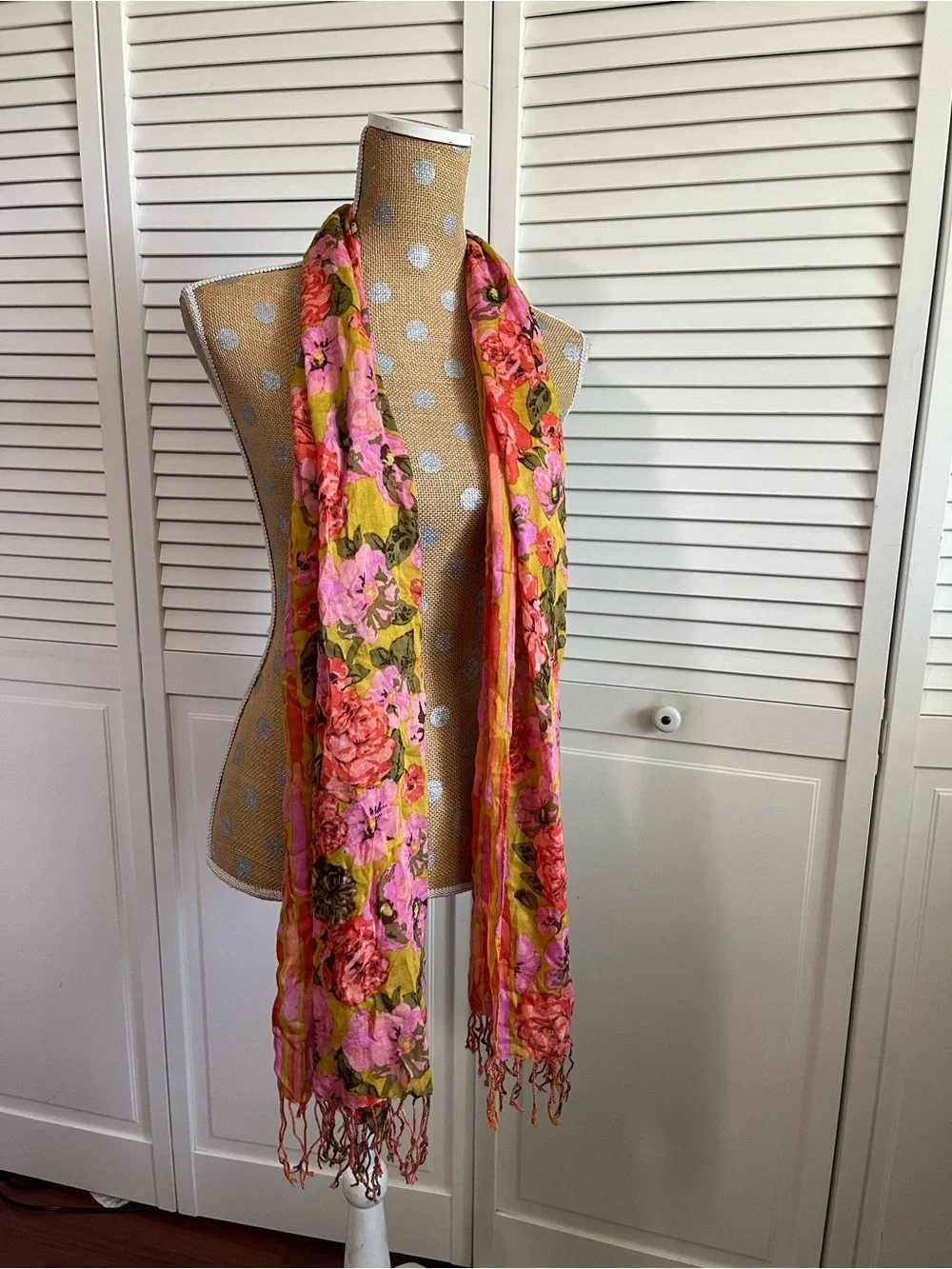 Isaac Mizrahi Live! floral scarf like new